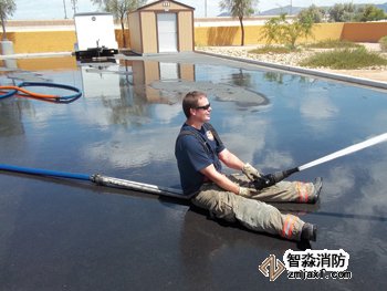 兩英寸軟管能夠匹配每個(gè) 流量類(lèi)別的2½英寸軟管。較輕和易于部署的 軟管的折衷是，兩英寸軟管需要更高的泵排出 壓力，因?yàn)樗哂斜?½英寸軟管更高的摩擦損失